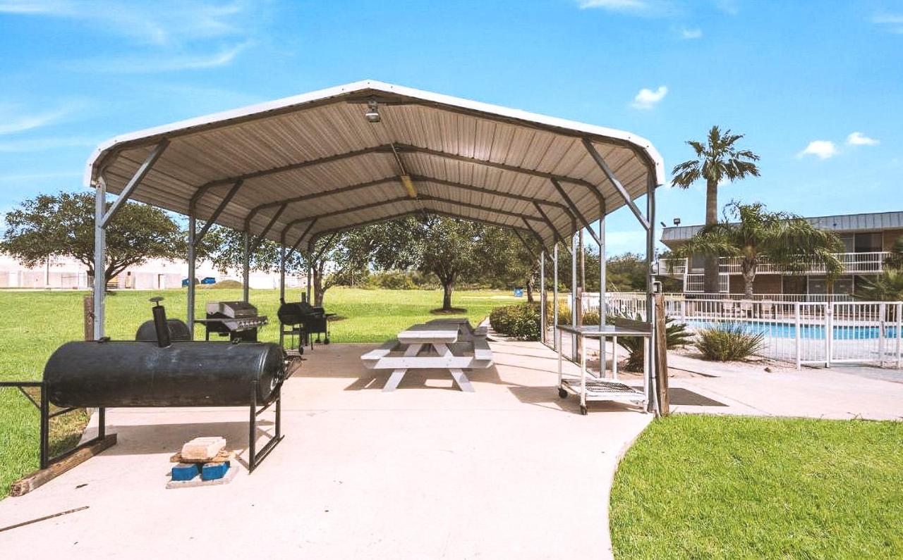  | Sky Palace Inn & Suites By Jasper Beeville