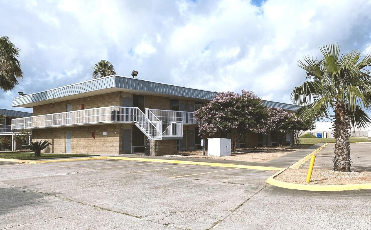  | Sky Palace Inn & Suites By Jasper Beeville