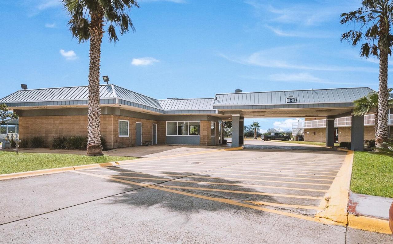  | Sky Palace Inn & Suites By Jasper Beeville