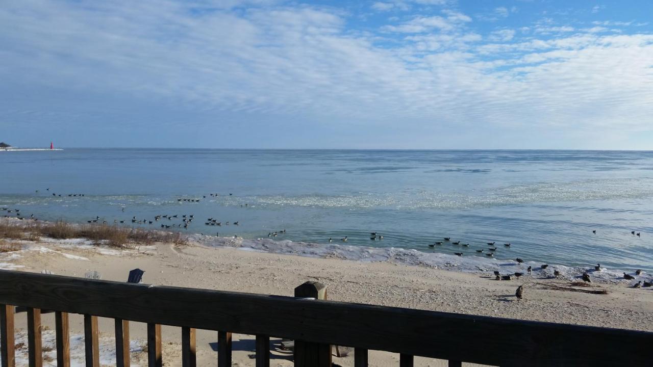 | Algoma Beach Motel