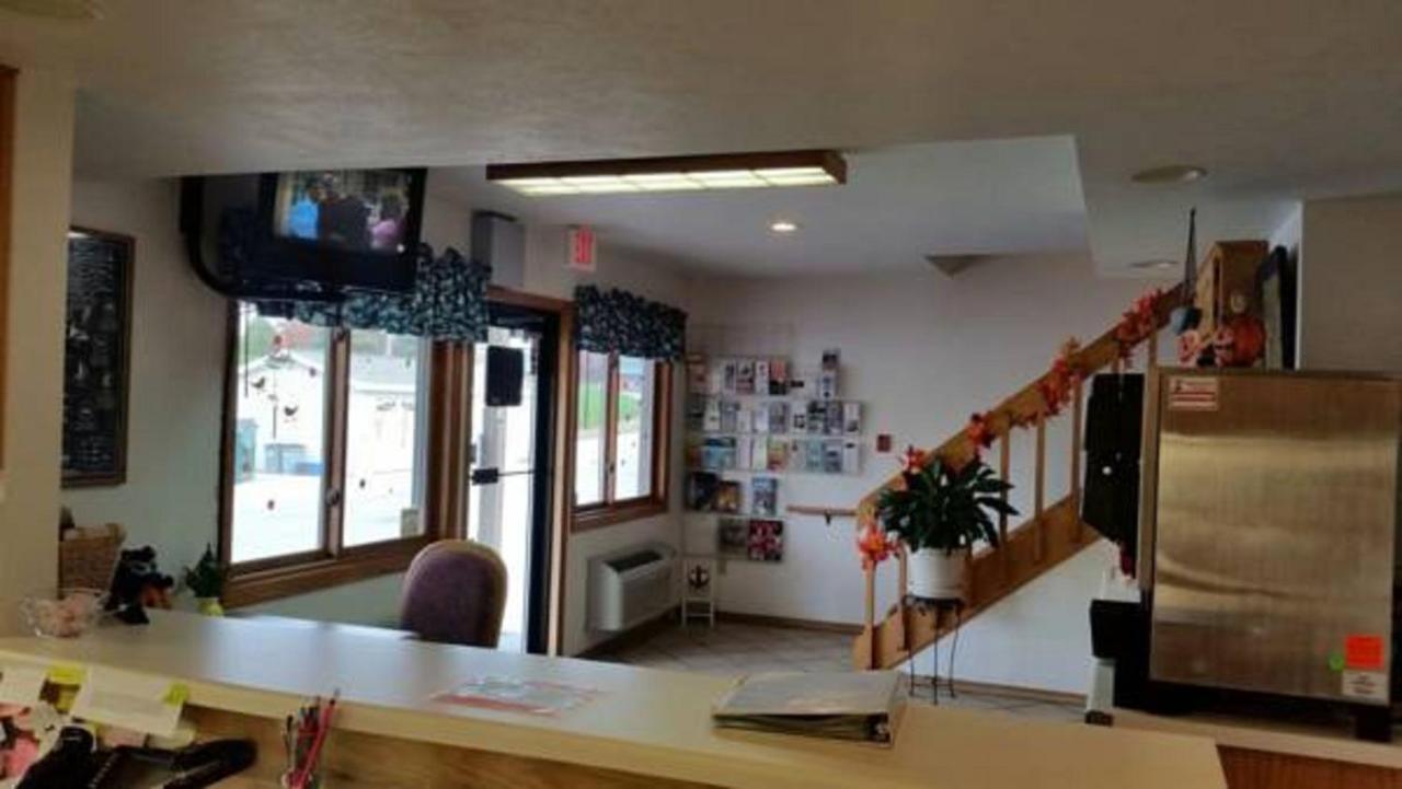 | Algoma Beach Motel
