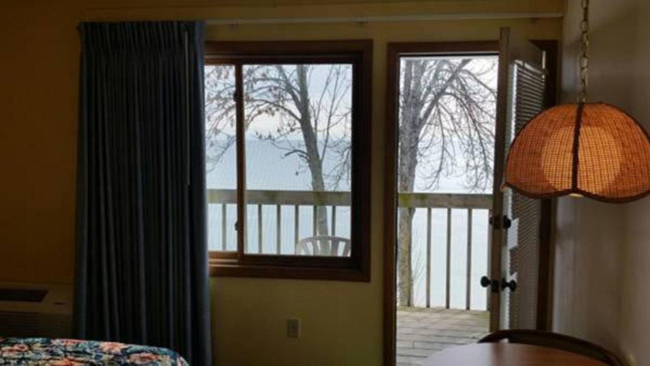 | Algoma Beach Motel