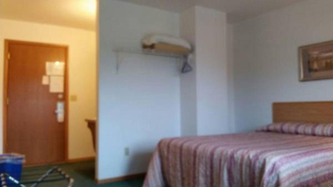 | Algoma Beach Motel