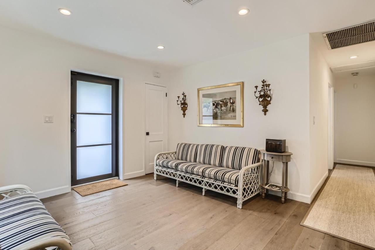 | Cortez Bungalow, 3 Bd, 2 Ba, private garden