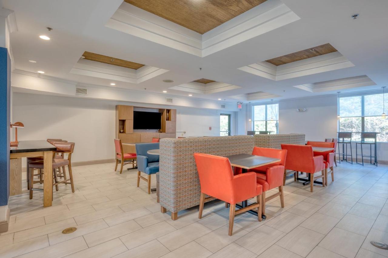 | Holiday Inn Express Hotel & Suites Thornburg-S. Fredericksburg, an IHG Hotel