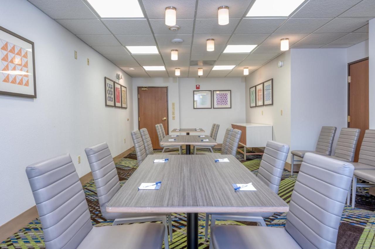 | Holiday Inn Express Hotel & Suites Thornburg-S. Fredericksburg, an IHG Hotel