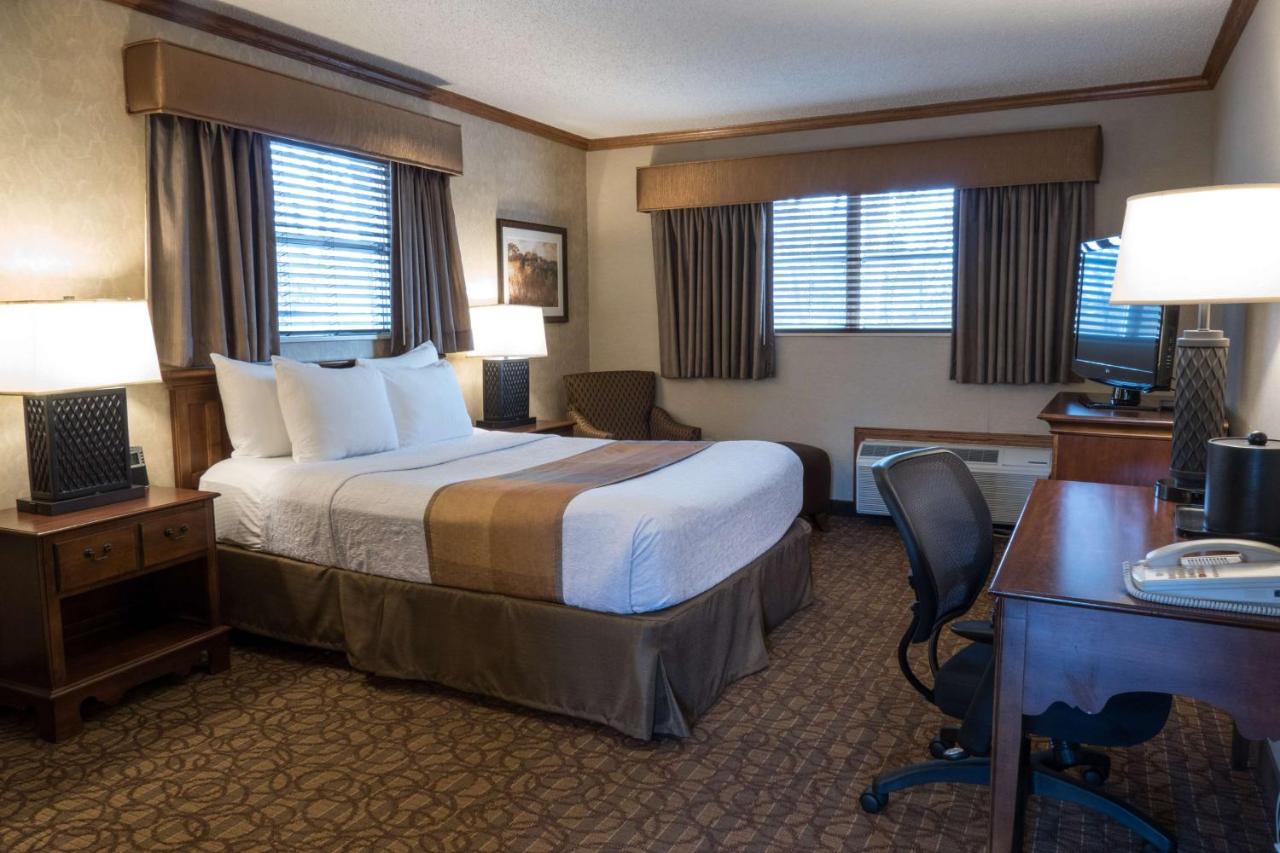 Queen Room - Non-Smoking at Best Western Inn of the Ozarks