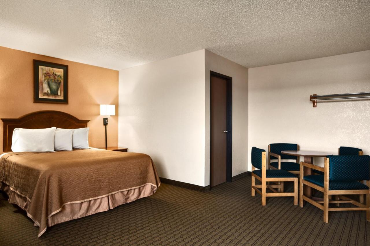 Queen Studio Suite - Non-Smoking at Travelodge by Wyndham Battle Creek
