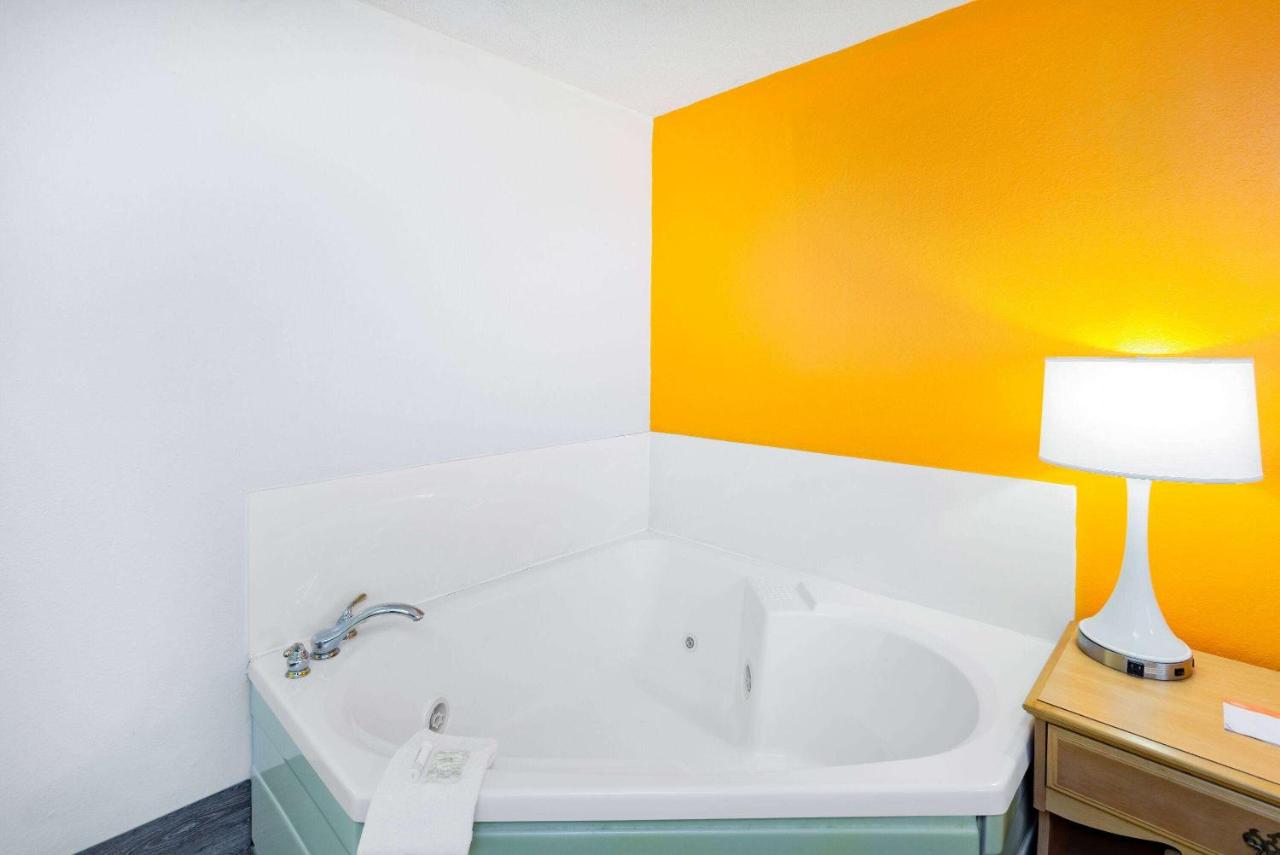 King Suite - Non-Smoking at Howard Johnson by Wyndham Staunton