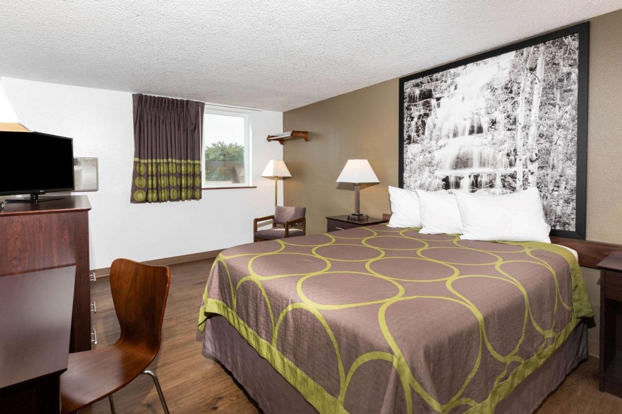 | Super 8 by Wyndham Missoula/Brooks Street