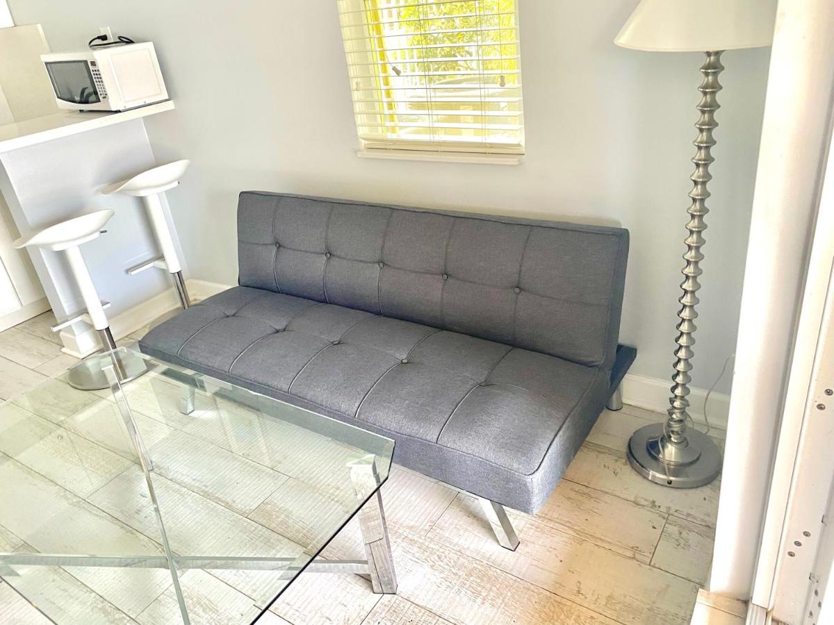 | Capri Inn & Apartments