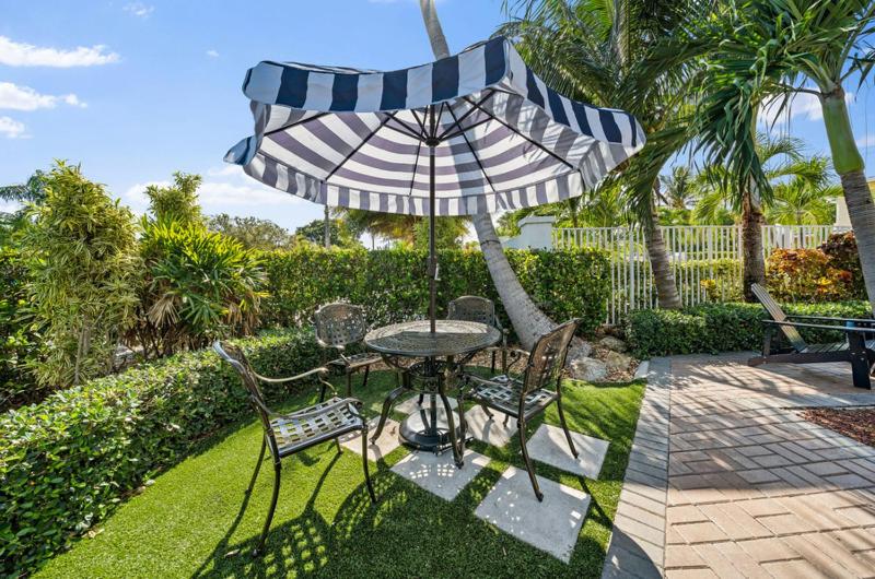 | Capri Inn & Apartments