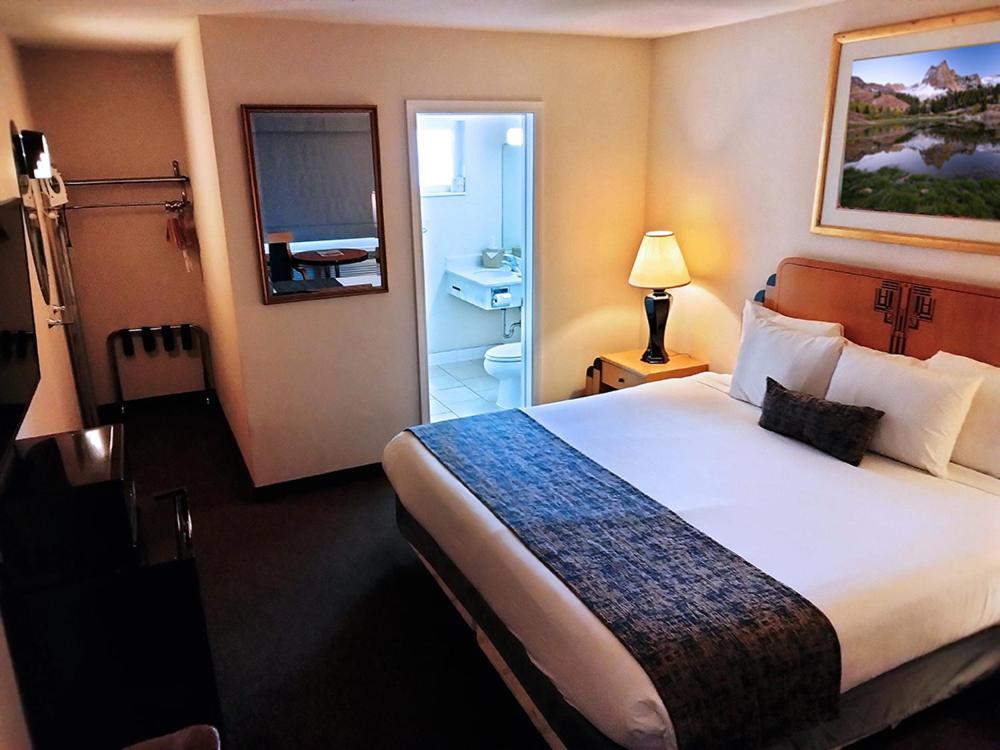 King Room at The Metropolitan Inn