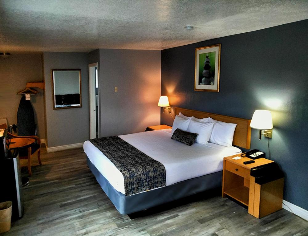 King Room at The Metropolitan Inn
