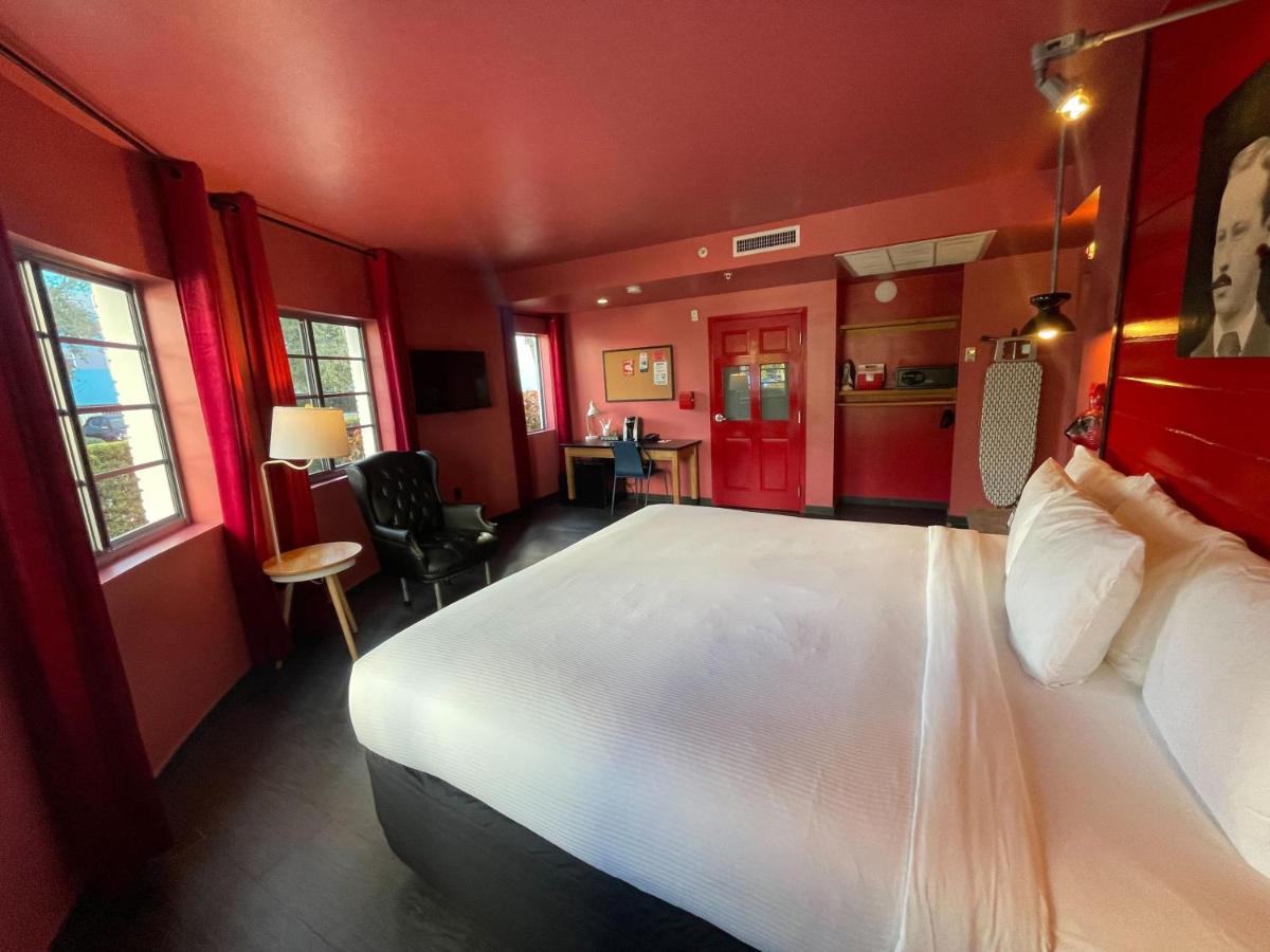 King Room - Disability Access at Hôtel Gaythering - Gay Hotel - All Adults Welcome