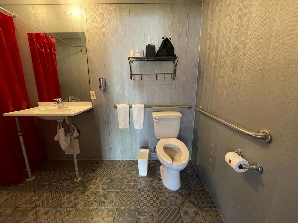 King Room - Disability Access at Hôtel Gaythering - Gay Hotel - All Adults Welcome