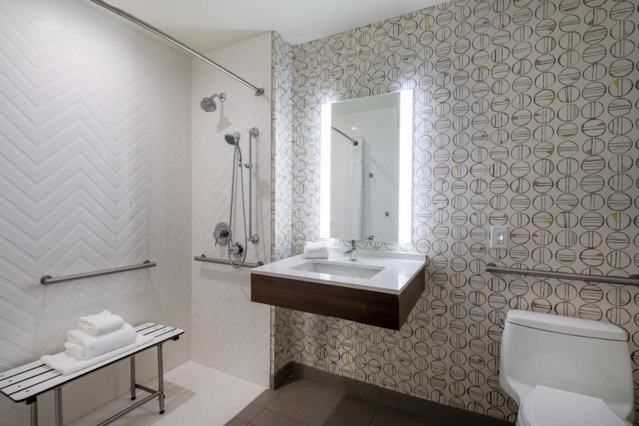 King Room - Hearing Accessible - Non-Smoking at Holiday Inn Long Island-Islip Arpt East by IHG
