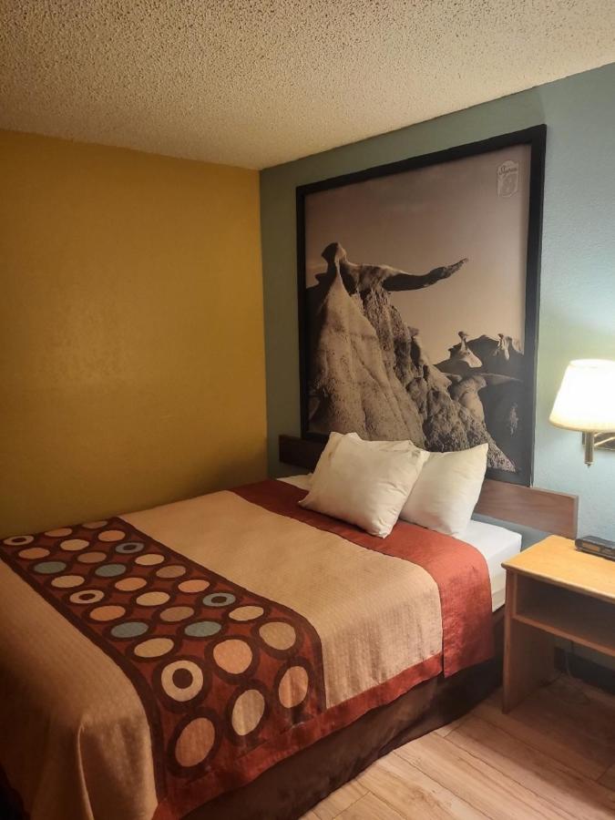 Queen Room - Disability Access/Non-Smoking at Super 8 by Wyndham Raton