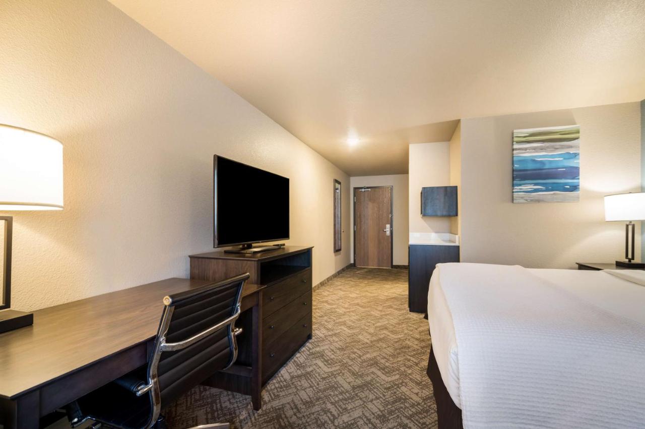 King Room with Mobility Accessible Bathtub - Pet Friendly/Non-Smoking at Best Western Golden Spike Inn & Suites