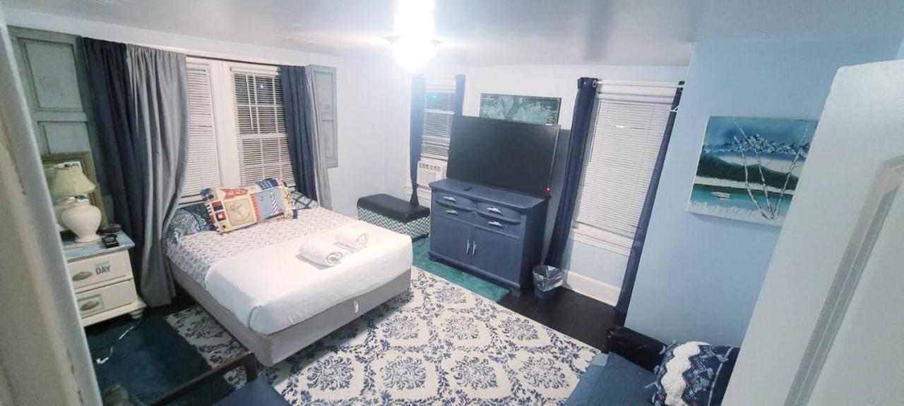  | Room in Apartment - Blue Room in Delaware
