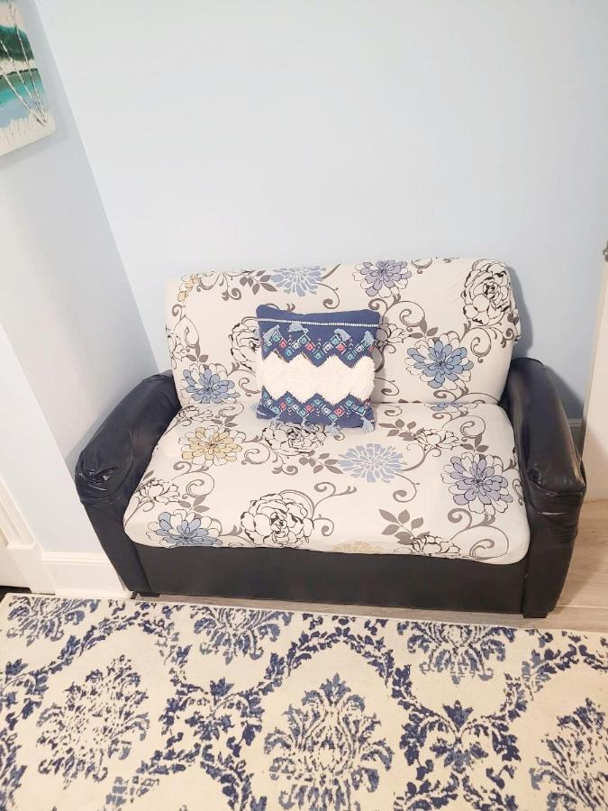  | Room in Apartment - Blue Room in Delaware