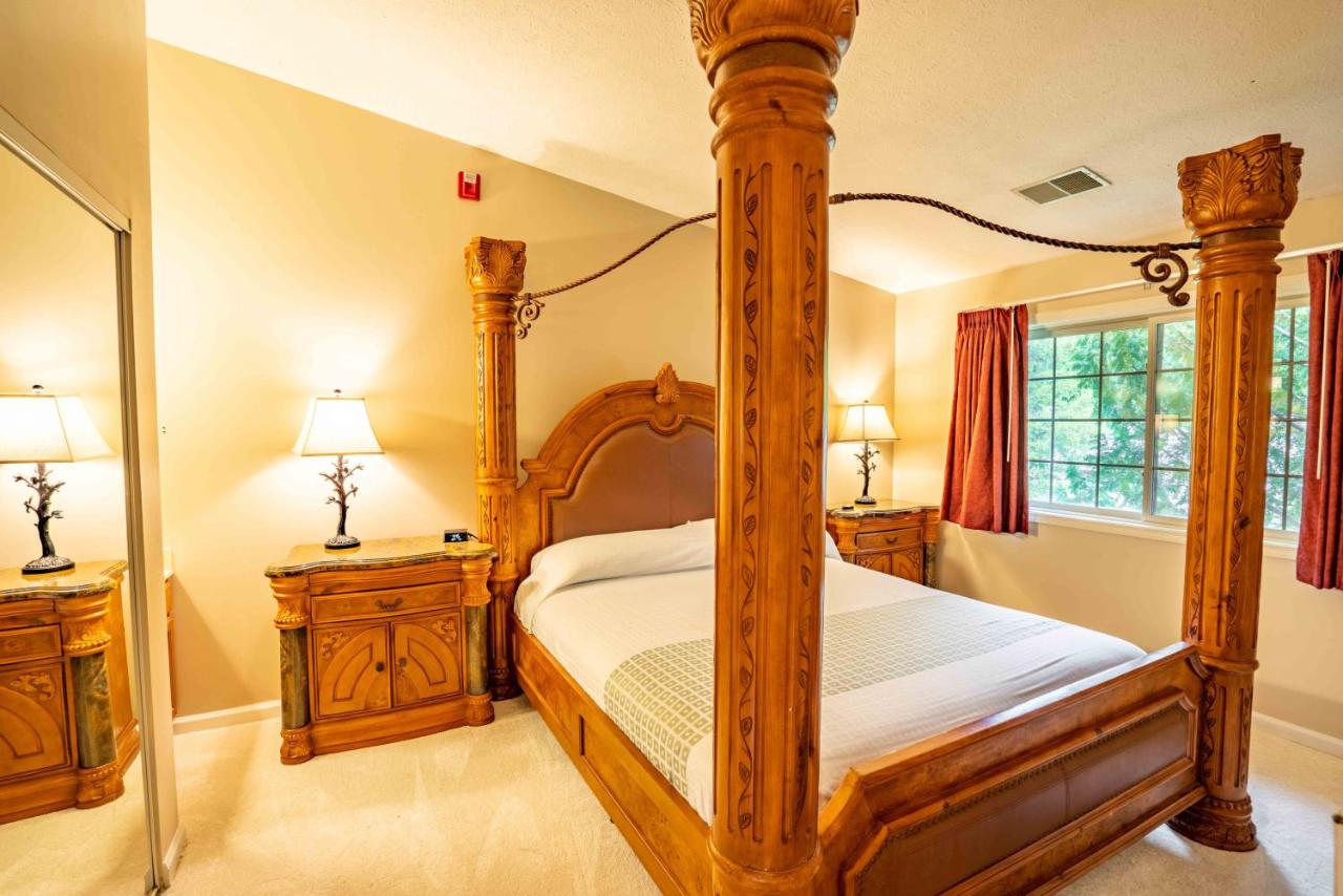 Suite with Balcony at Grand Wood Suites