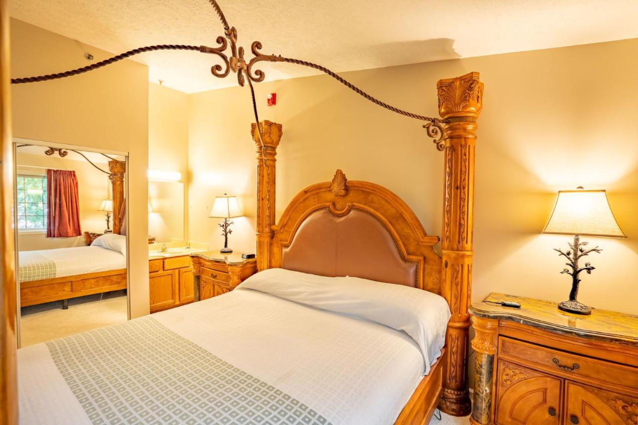 Suite with Balcony at Grand Wood Suites