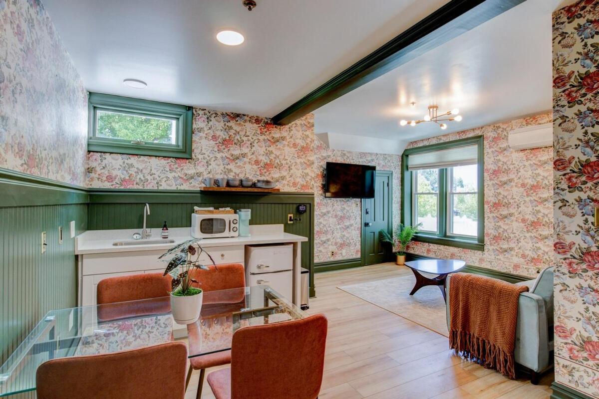 | Suite 2 Historic Art City Inn