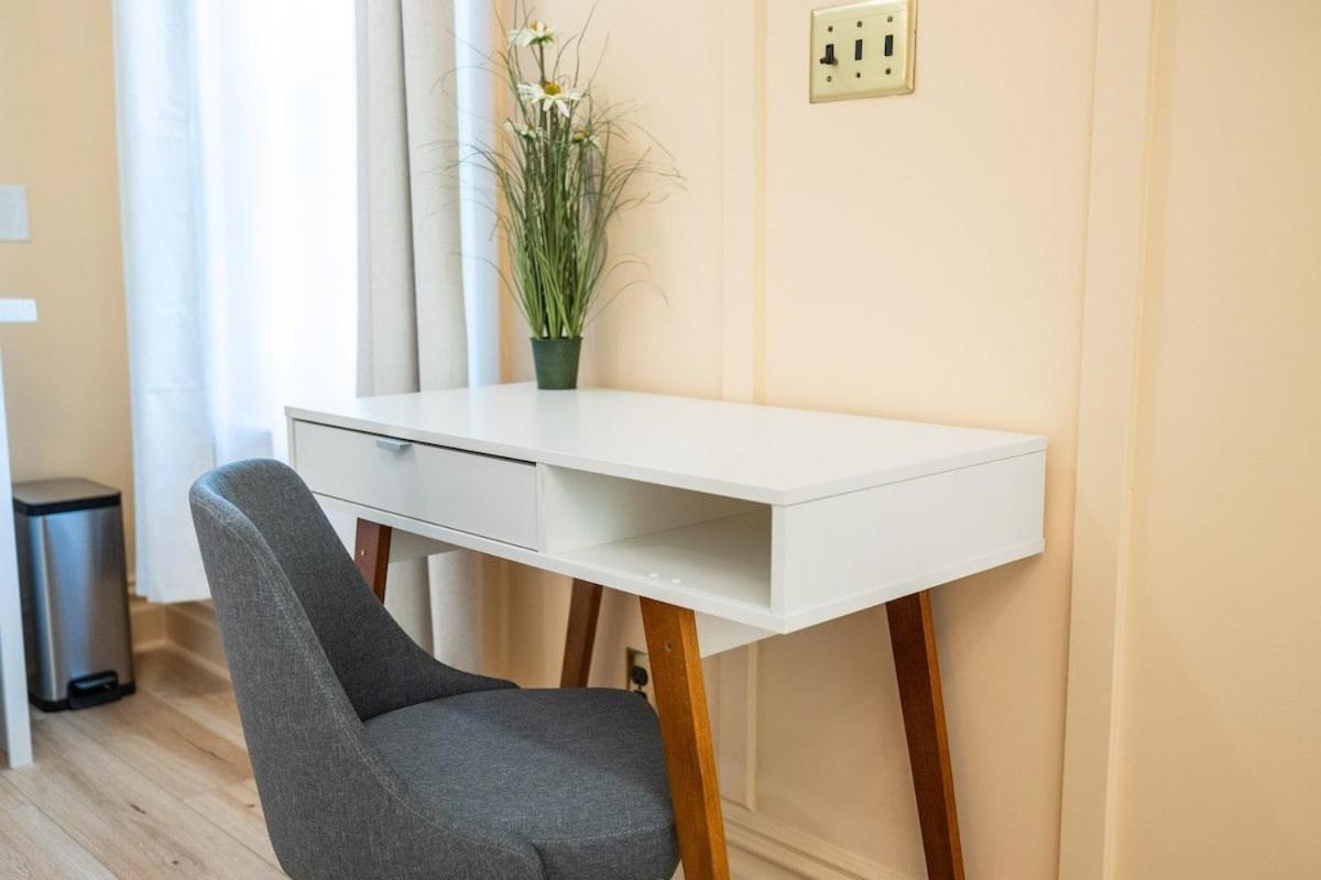| Suite 10 Historic Art City Inn