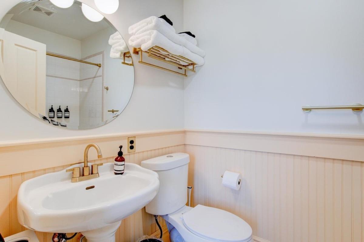 | Suite 10 Historic Art City Inn