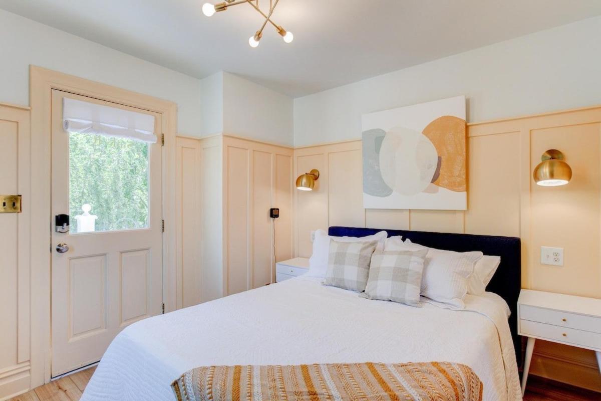 | Suite 10 Historic Art City Inn