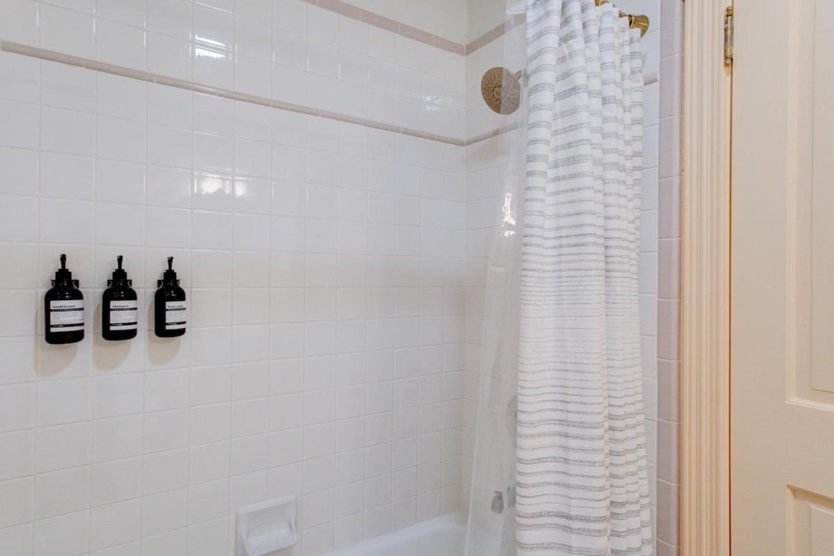 | Suite 10 Historic Art City Inn