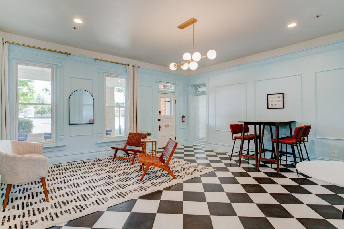 | Suite 3 Historic Art City Inn
