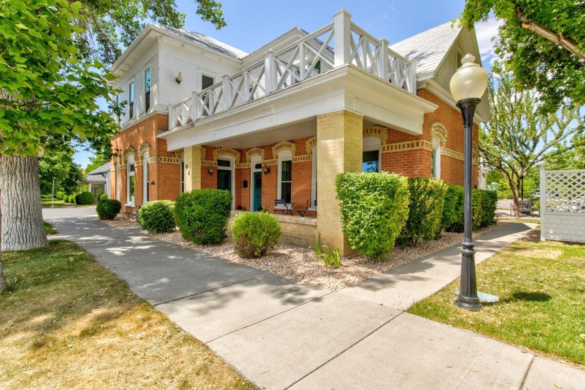 | Suite 3 Historic Art City Inn