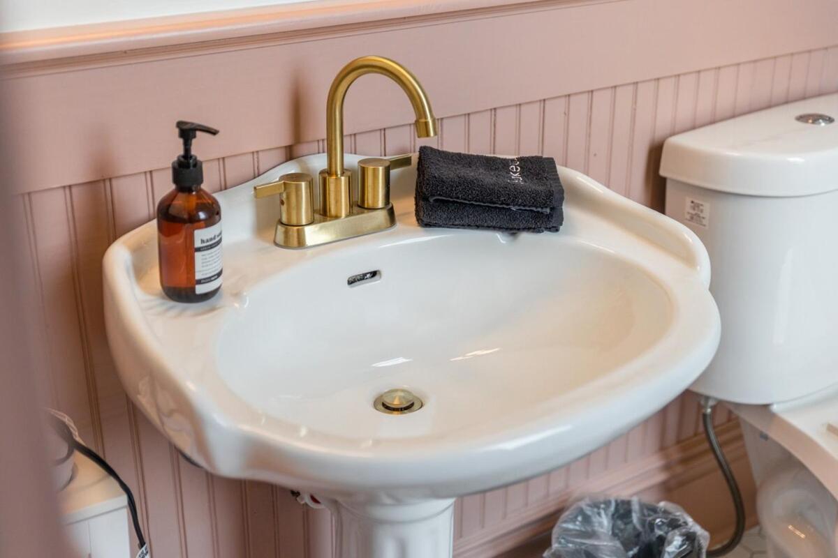 | Suite 4 Historic Art City Inn