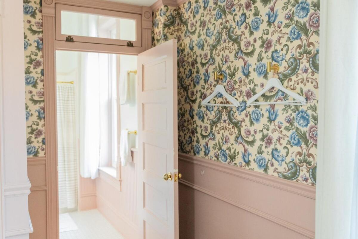 | Suite 4 Historic Art City Inn