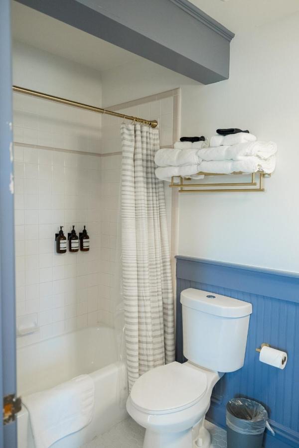 | Suite 11 Historic Art City Inn