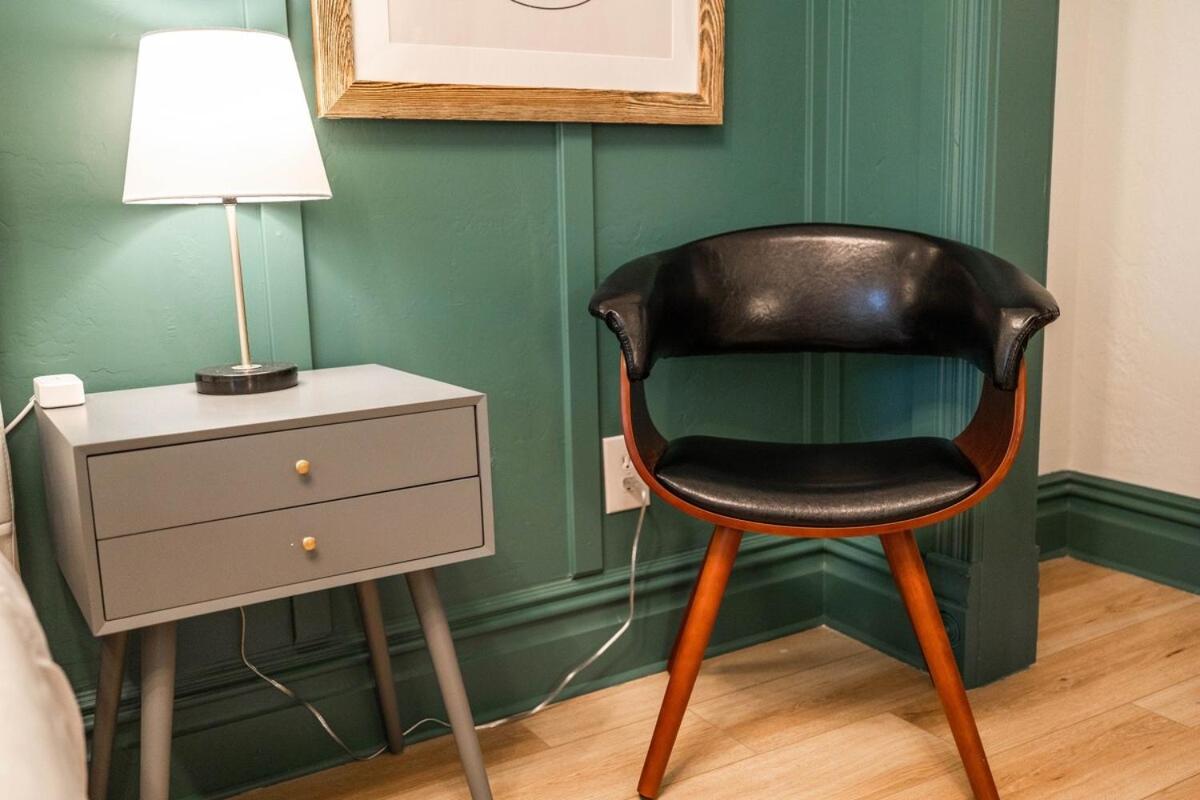 | Suite 6 Historic Art City Inn