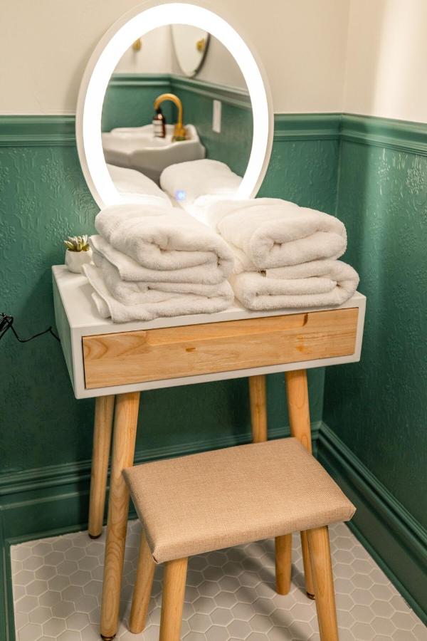 | Suite 6 Historic Art City Inn