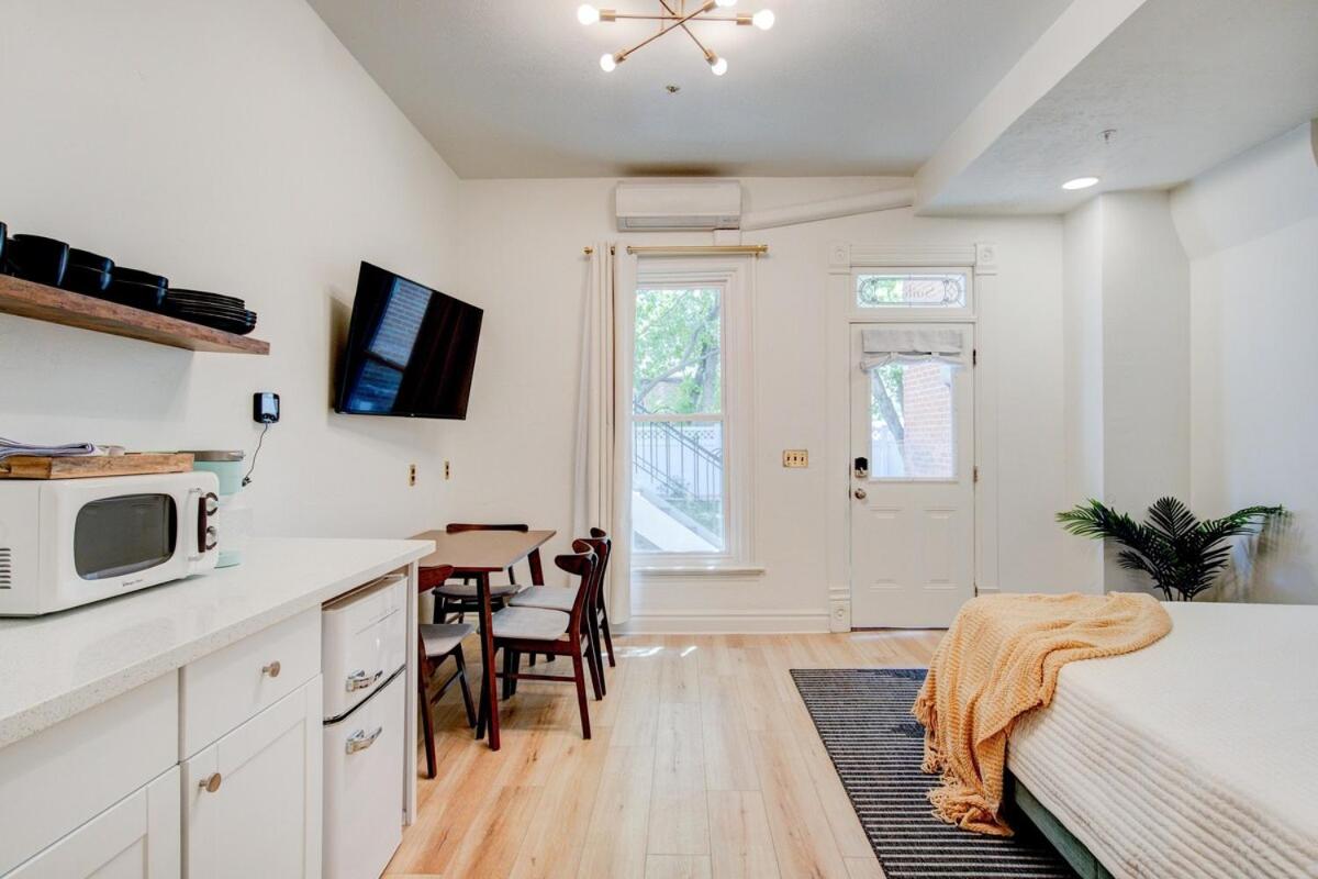| Suite 5 Historic Art City Inn