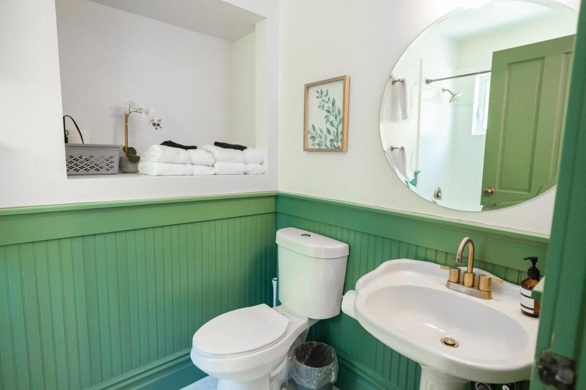 | Suite 9 Historic Art City Inn