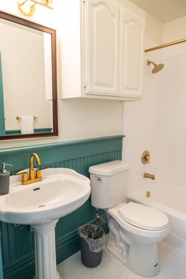 | Suite 8 Historic Art City Inn