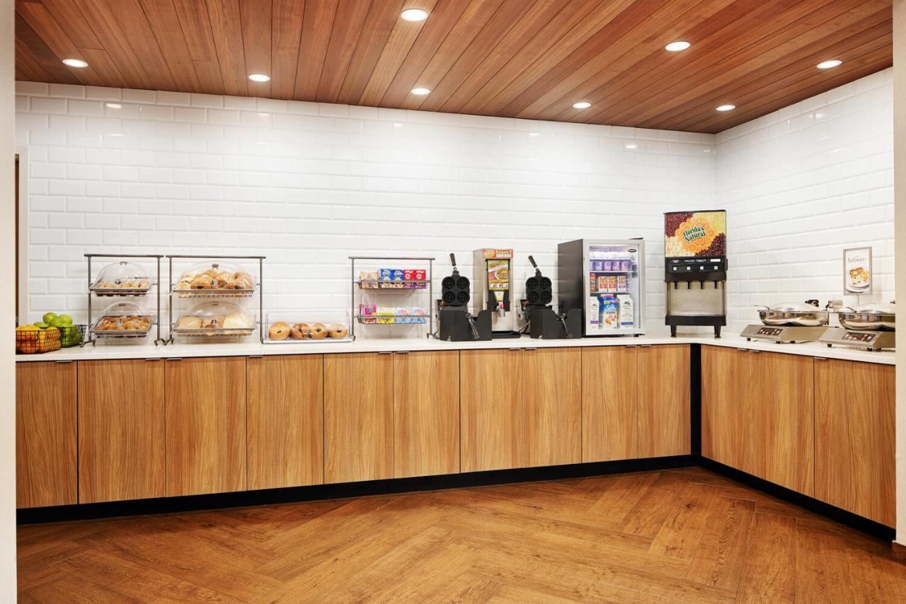 | Fairfield by Marriott Inn & Suites Norfolk