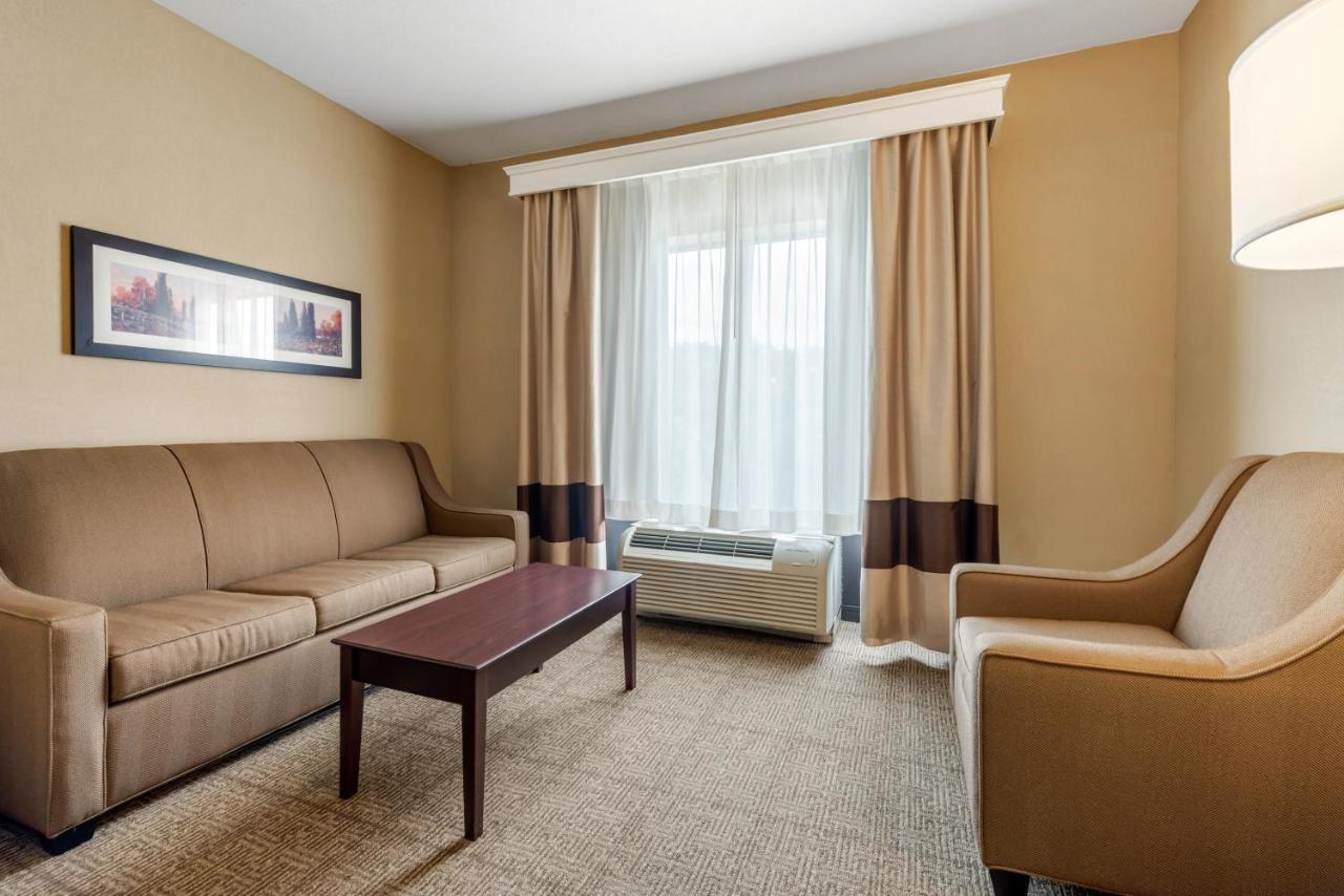 Queen Suite with Two Queen Beds - Non-Smoking at Comfort Suites near Route 66
