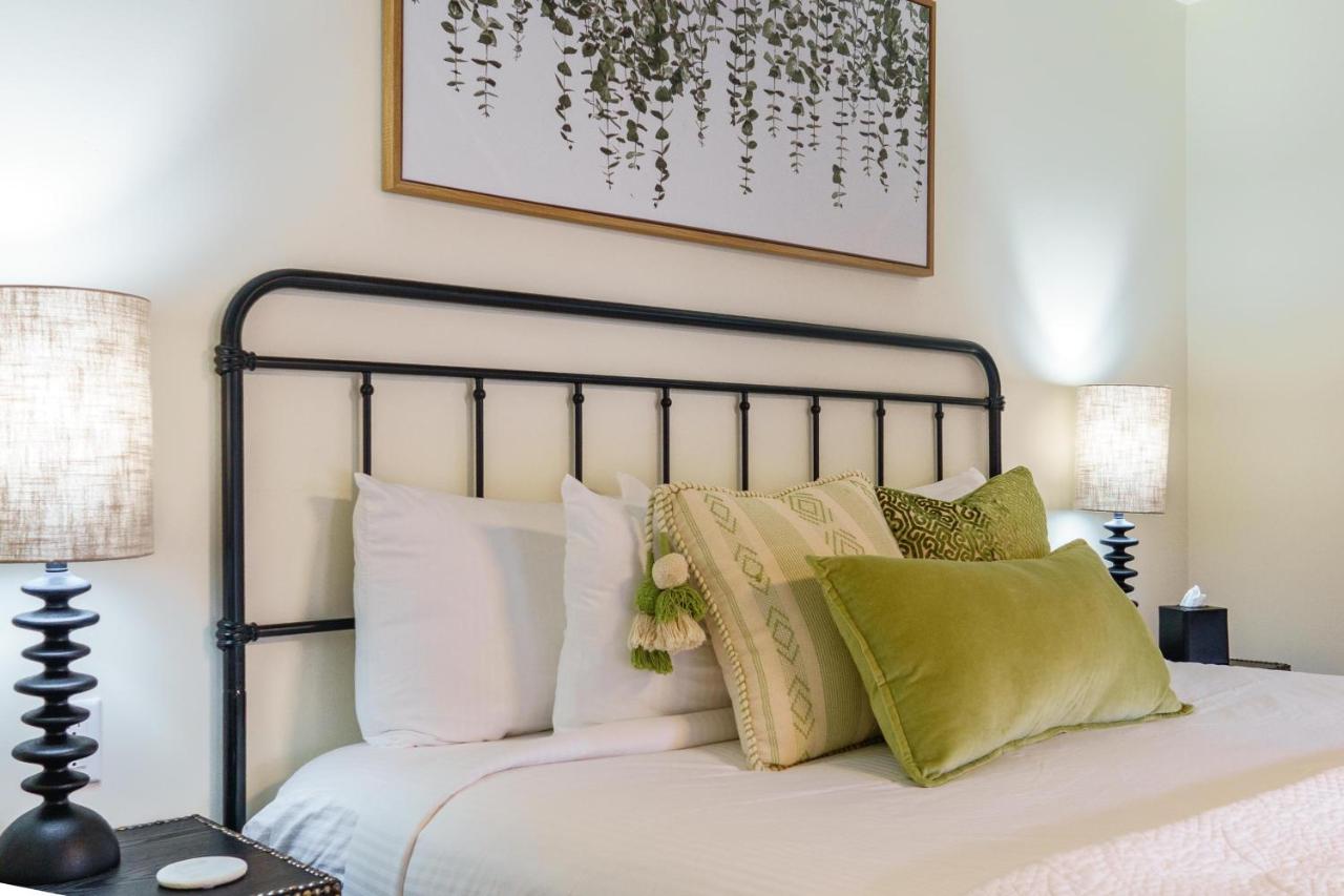 Deluxe King Suite at Bespoke Inn Flagstaff