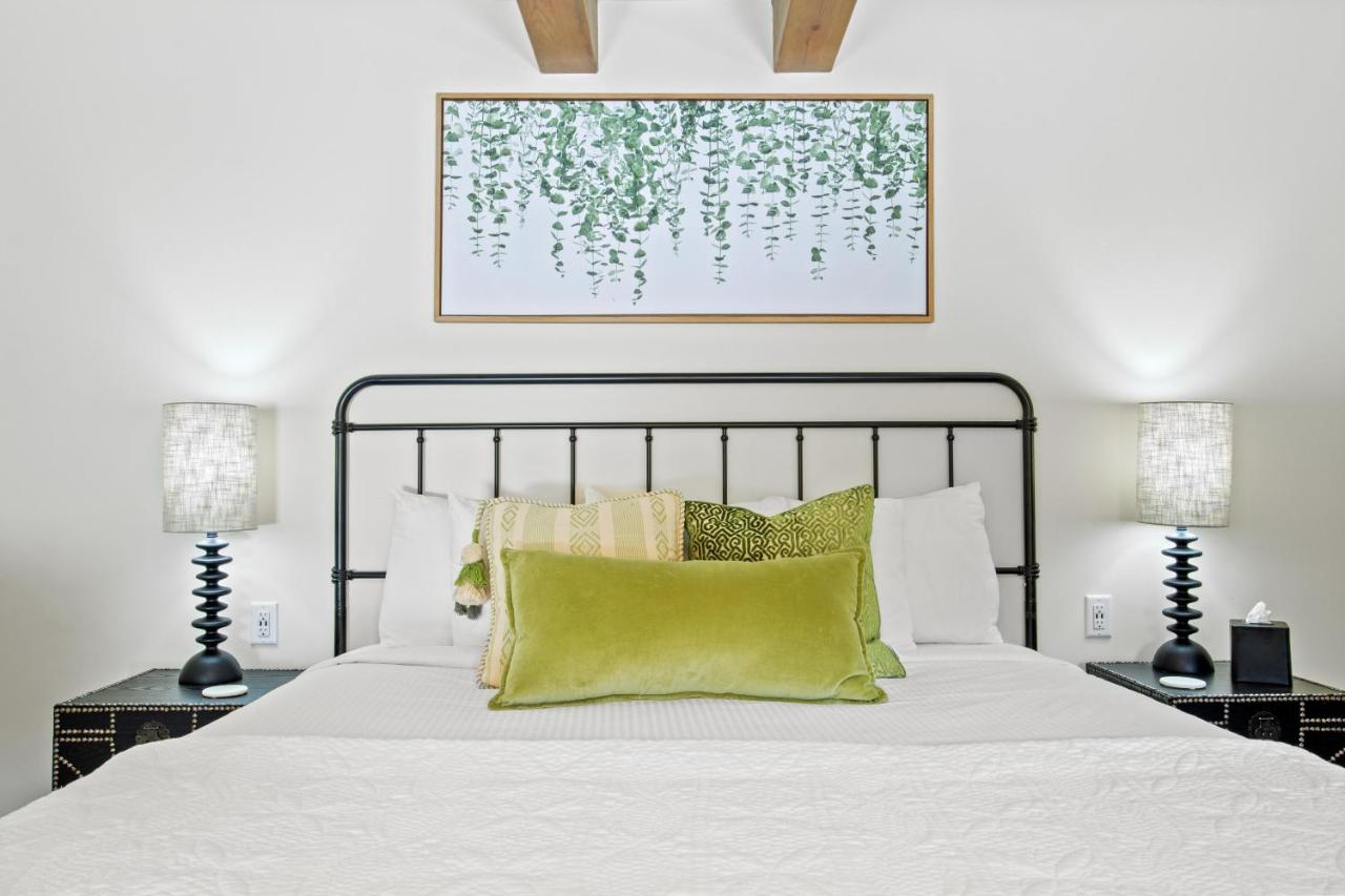 Deluxe King Suite at Bespoke Inn Flagstaff
