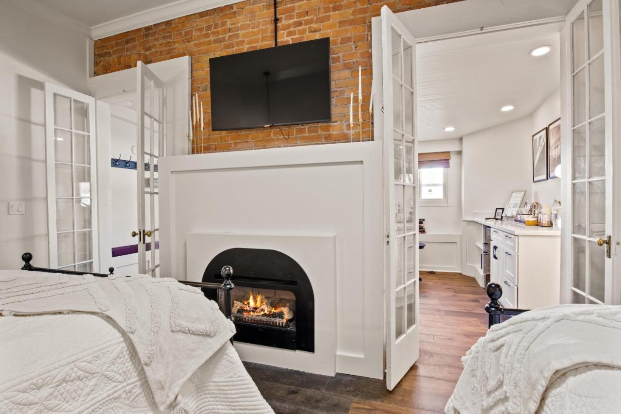 Deluxe Suite at Bespoke Inn Flagstaff