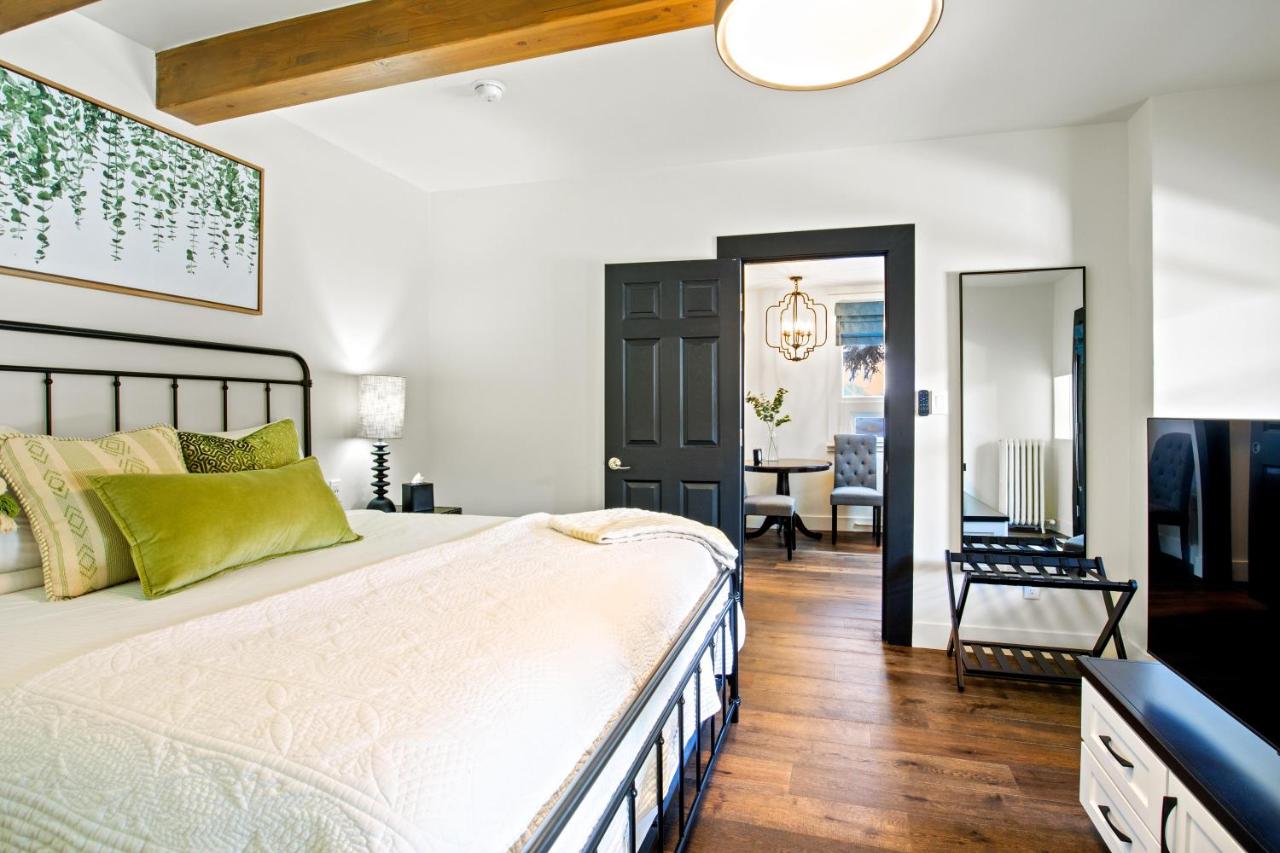 Deluxe King Suite at Bespoke Inn Flagstaff