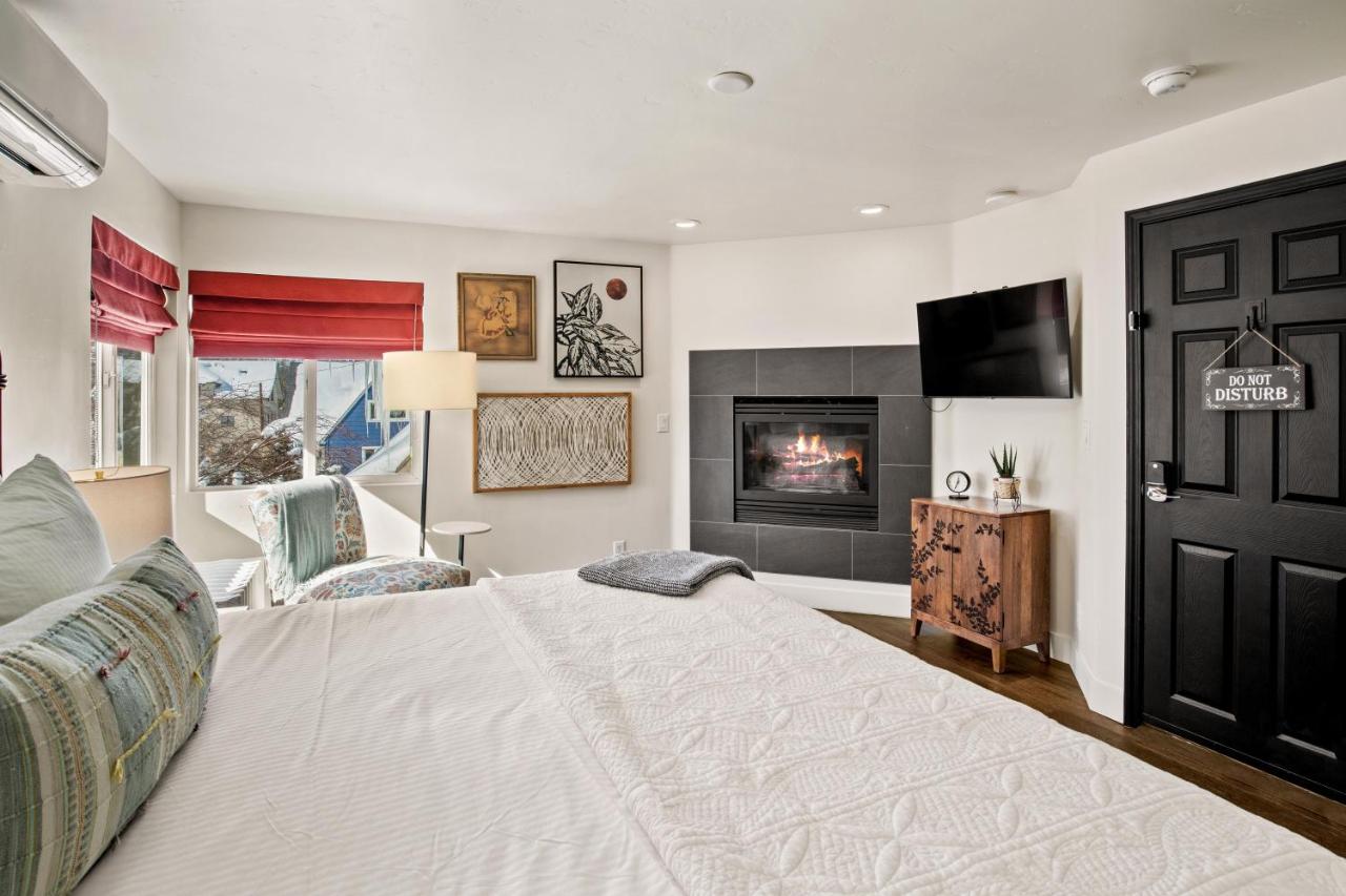 Standard King Room at Bespoke Inn Flagstaff