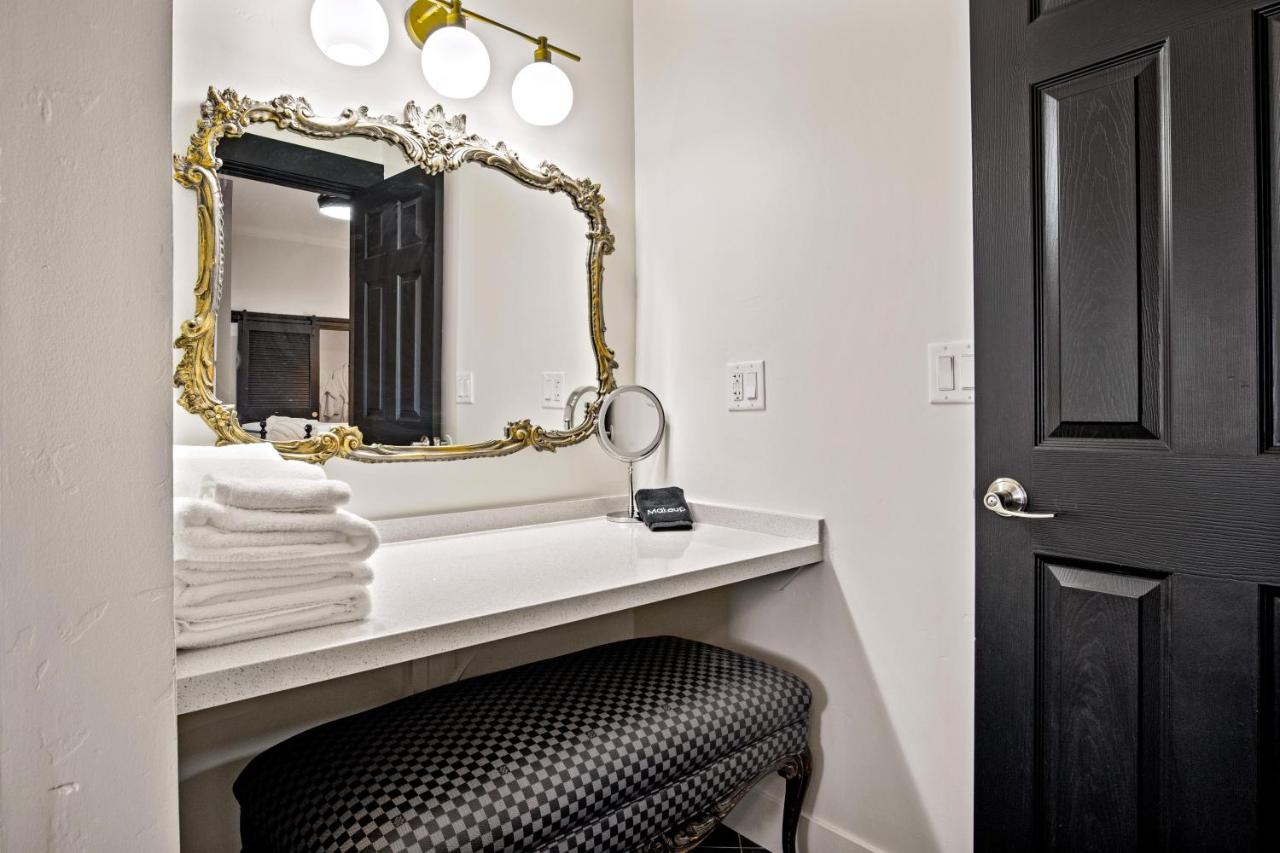 Deluxe Suite at Bespoke Inn Flagstaff